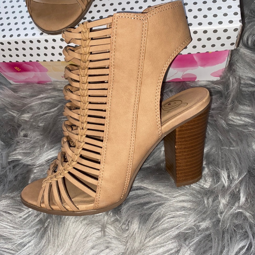 Heels - Picture 2 of 5